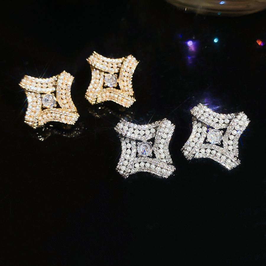 18K real gold plated silver needle zircon diamond-shaped pearl earrings, French light luxury style earrings for daily commuting - view 3