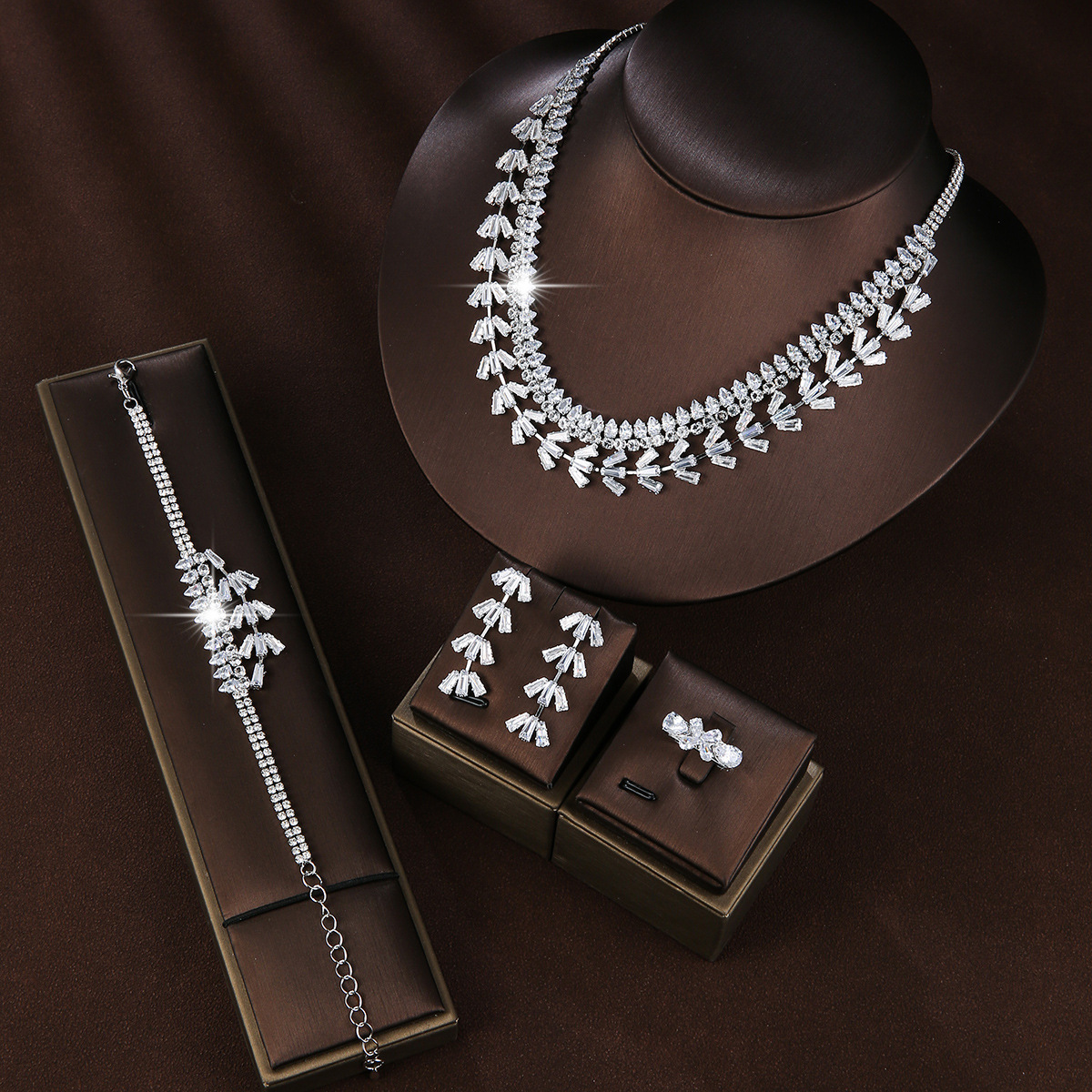 New four-piece bridal set with copper micro-inlaid zirconia wedding accessories necklace earrings bracelet ring jewelry set241007