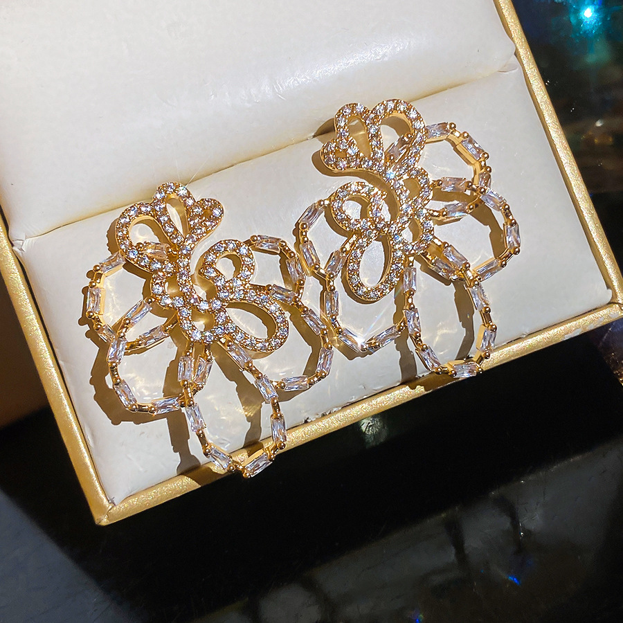 Real gold-plated silver needle zircon hollow flower stud earrings, cool and sophisticated, super beautiful socialite earrings for women - view 7