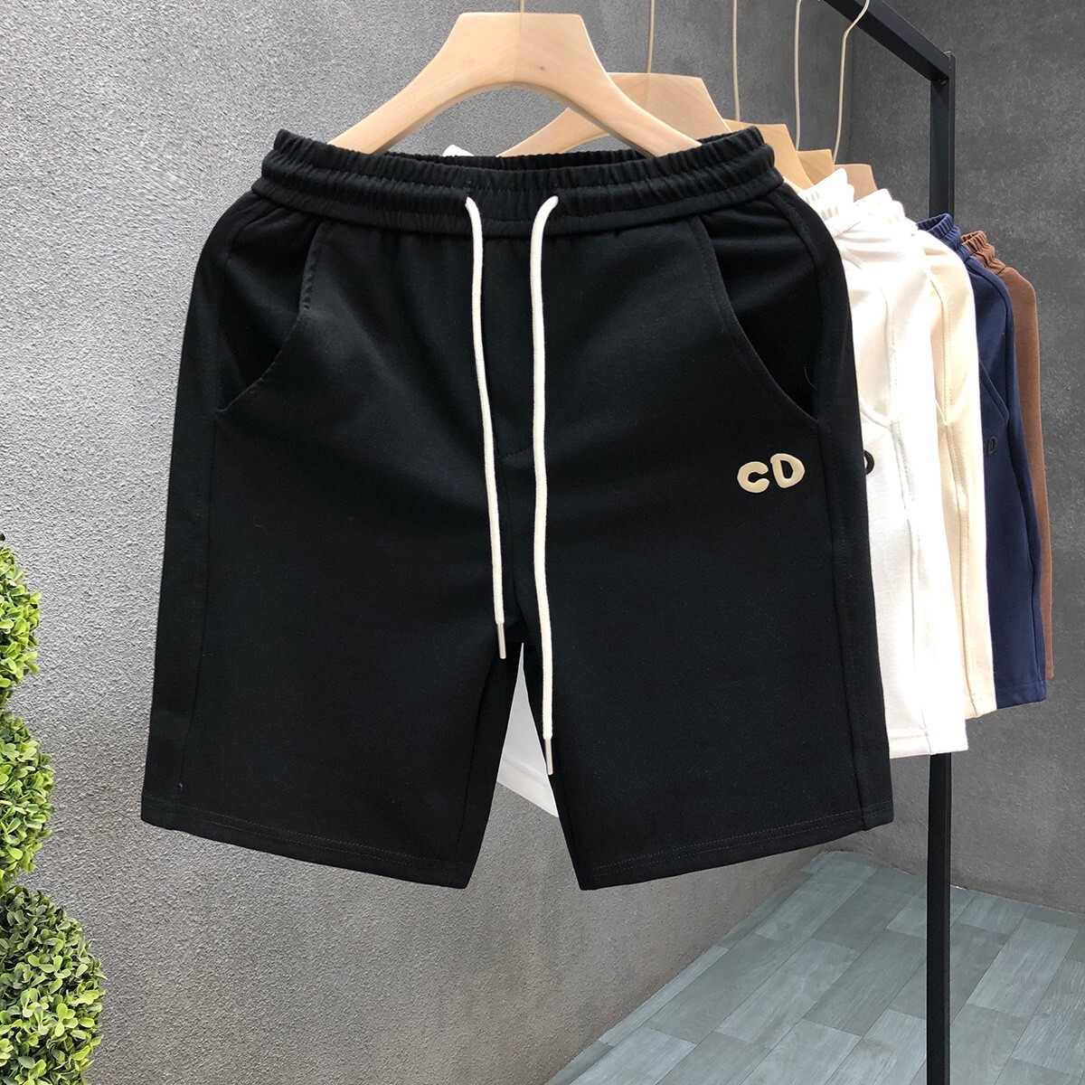 2026 Designer's New Men's Luxury Trendy Apricot Shorts Men's Summer Trendy Brand Five Quarter Pants Summer Sports And Leisure Beach Pan