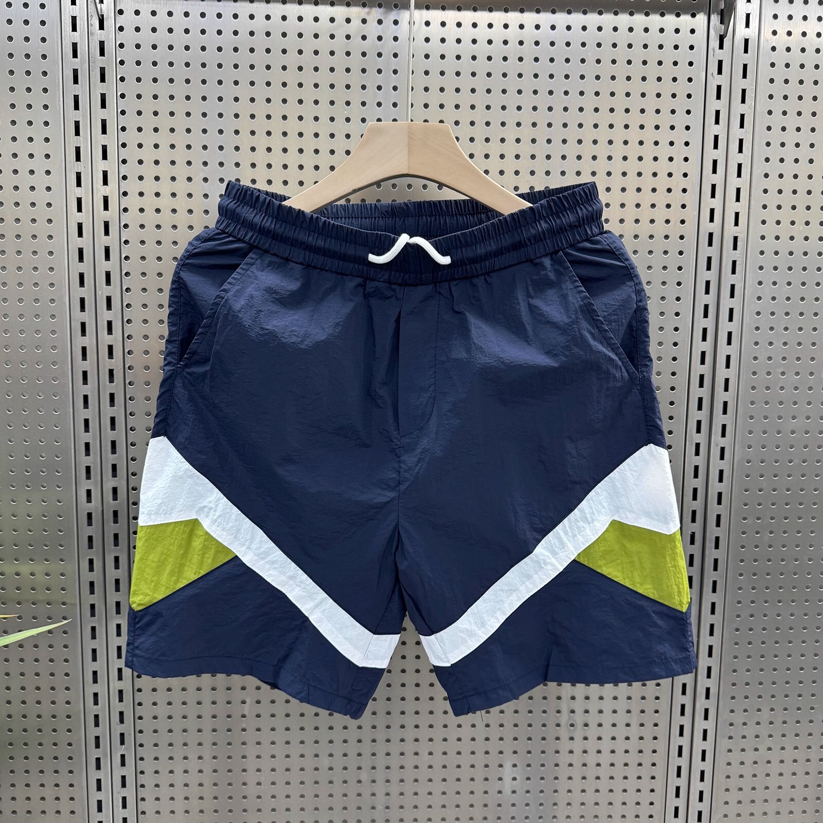 Designer Luxury Summer Trendy Color-block Casual Shorts For Men, Thin Quick-dry Sports Five-point Shorts, Fashionable Versatile Straight Beach Shorts