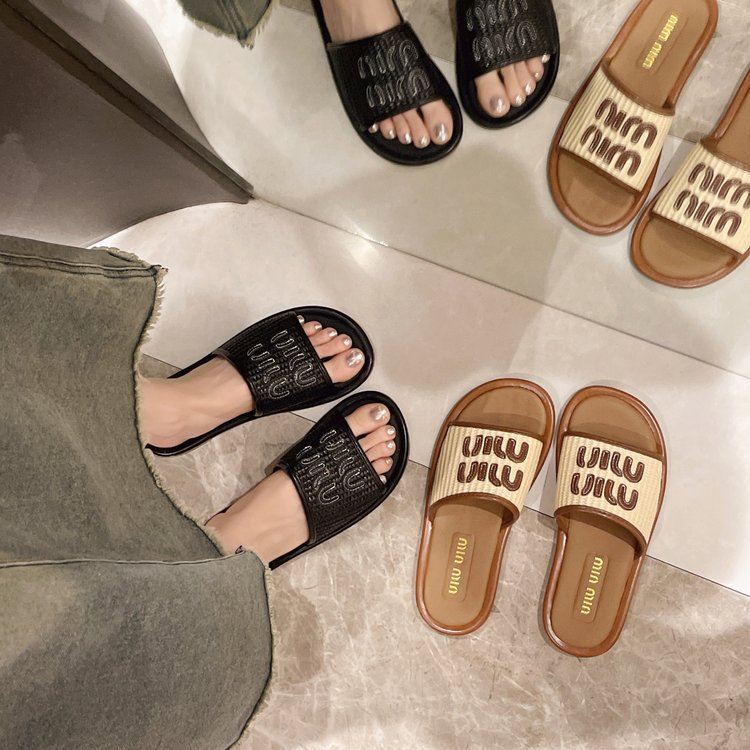 2026 letter drag summer beach sandals French retro exterior sandals for women wearing cool slippers