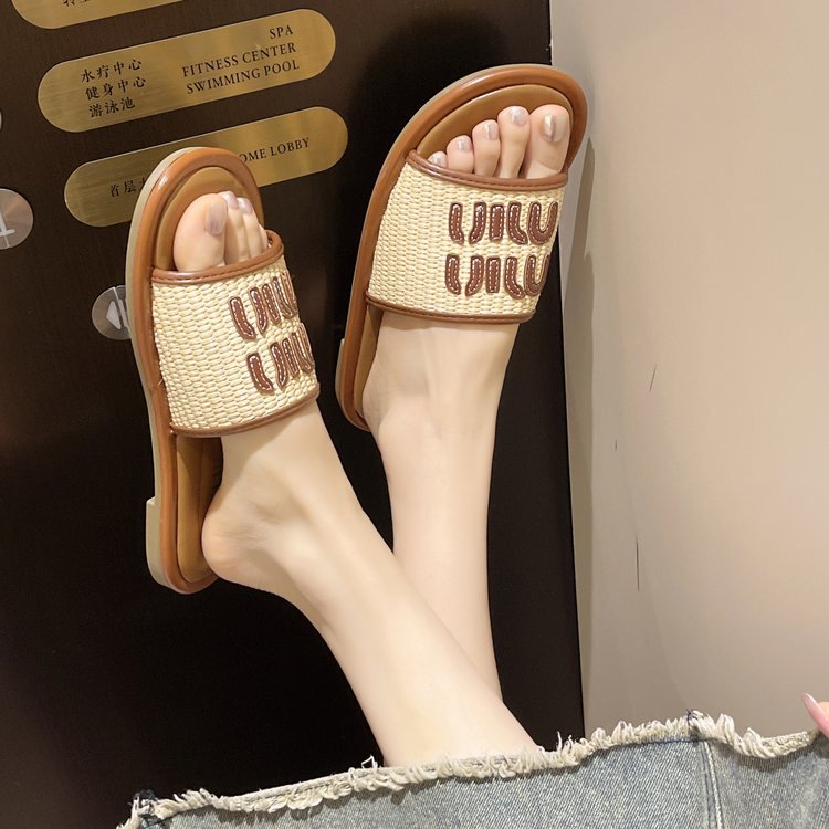 2026 letter drag summer beach sandals French retro exterior sandals for women wearing cool slippers