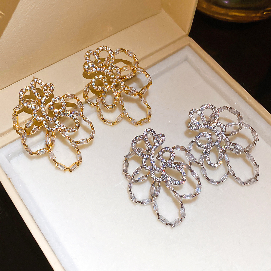 Real gold-plated silver needle zircon hollow flower stud earrings, cool and sophisticated, super beautiful socialite earrings for women - view 5