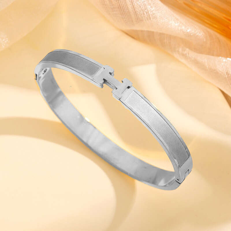 Korean-Style Best-Selling H-Letter Titanium Steel Bracelet For Women, Fashionable Niche Design, Light Luxury With A High-End Feel, Non-Fading Dongguan