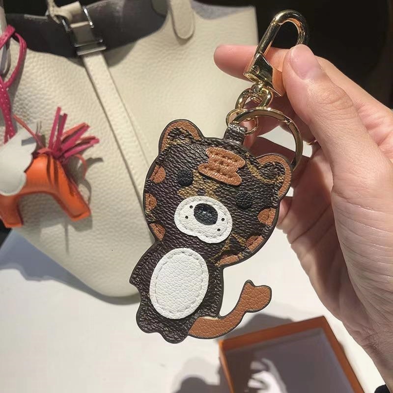 Classic Vintage Flower Bag Charms Monkey Tiger Lion Bear French Bulldog Pendant Cute Genuine Leather Car Keychain
