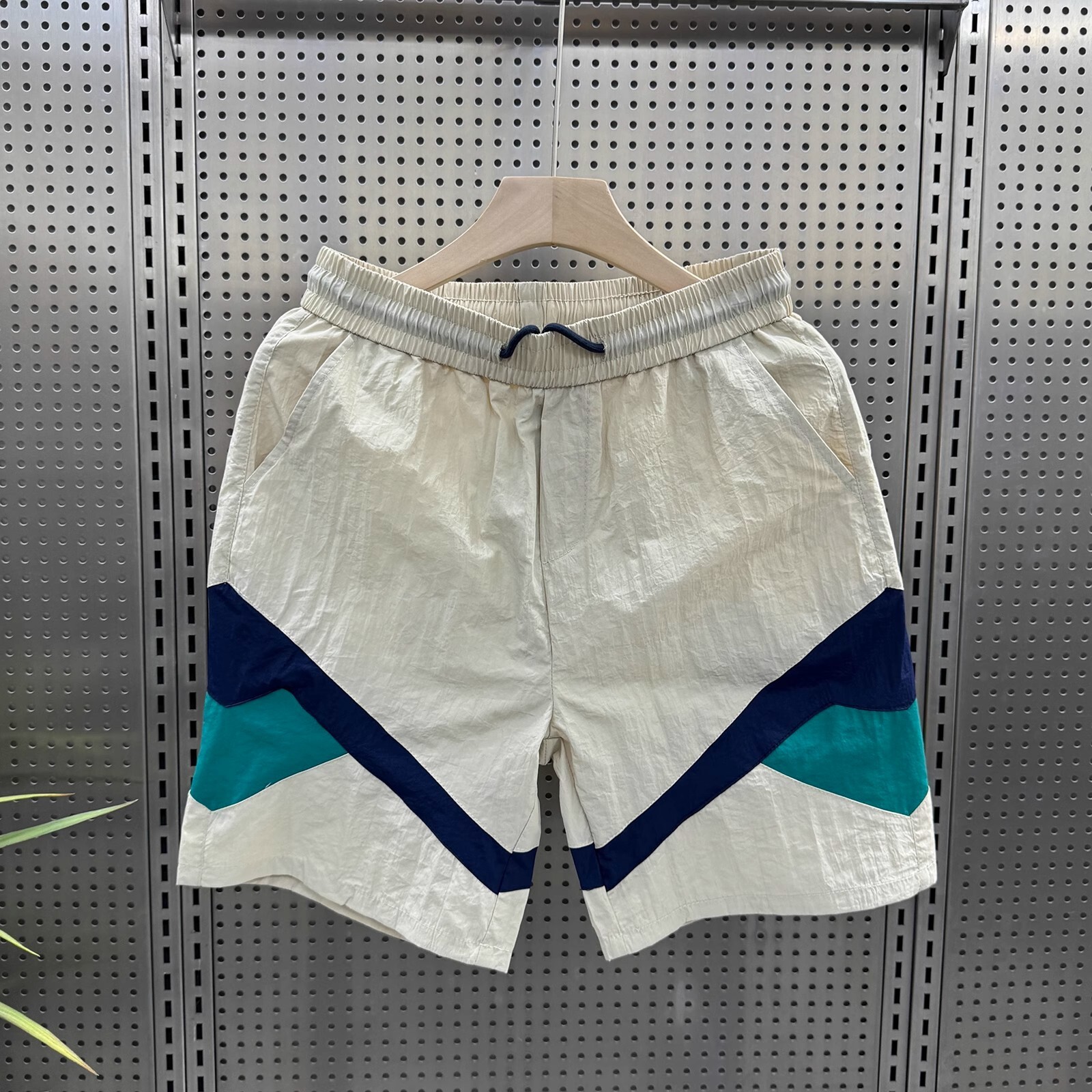 Designer Luxury Summer Trendy Color-block Casual Shorts For Men, Thin Quick-dry Sports Five-point Shorts, Fashionable Versatile Straight Beach Shorts