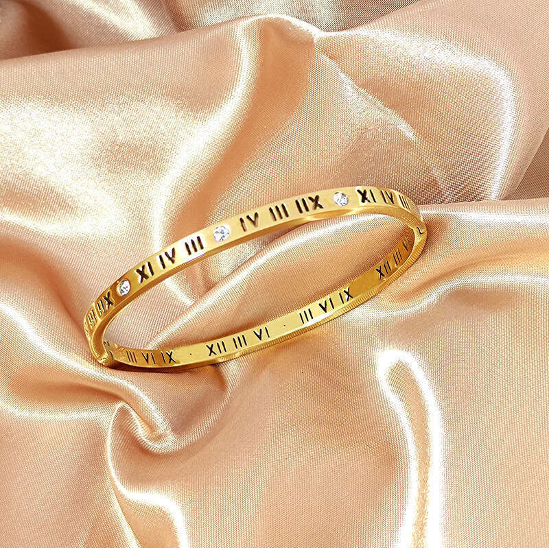 Fashionable And Elegant Hollow Roman Numeral Titanium Steel Bracelet For Women, Niche Light Luxury High-End Diamond-Encrusted Jewelry Wholesale