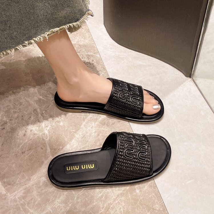 2026 letter drag summer beach sandals French retro exterior sandals for women wearing cool slippers