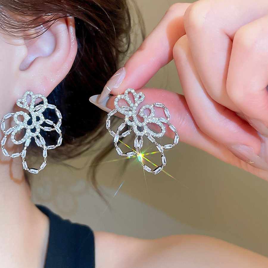 Real gold-plated silver needle zircon hollow flower stud earrings, cool and sophisticated, super beautiful socialite earrings for women - view 3