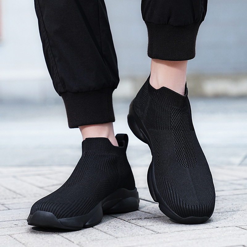 Free shipping Men comfortable and trendy soft soled sports and leisure shoes men thick soled height Cushioned black white