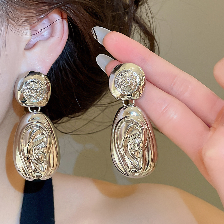 European American niche style, unique and exaggerated surrealism, asymmetrical earrings, light luxury, fashionable, high-end earrings for women - view 3