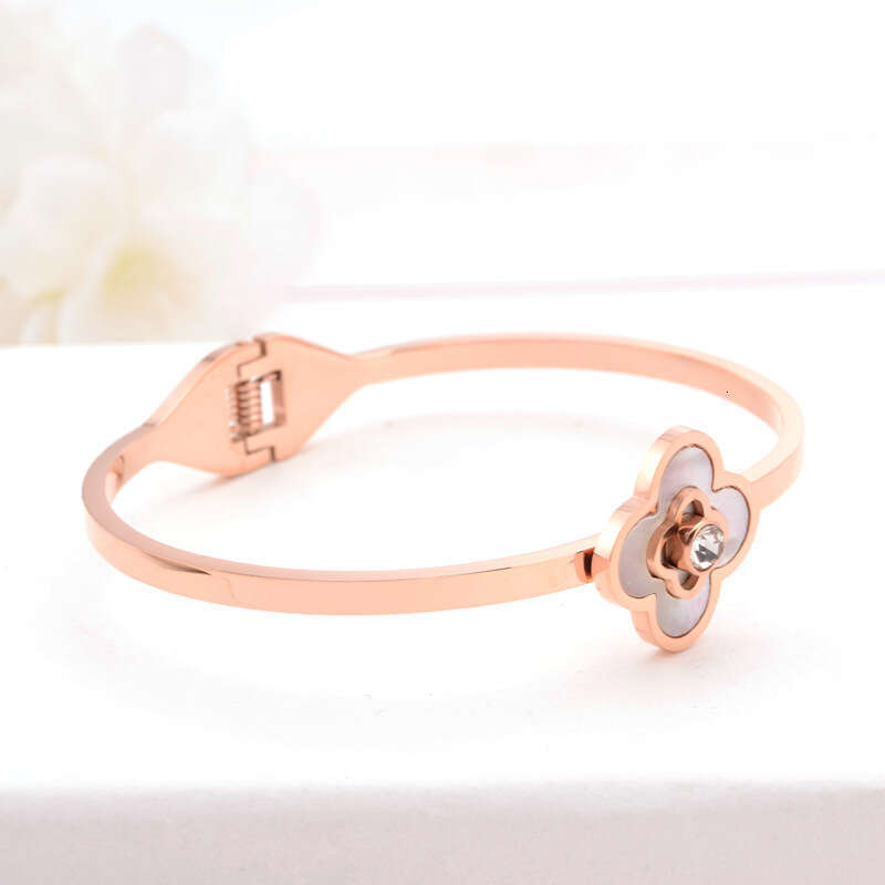 Sweet Four-Leaf Shell Personalized Projection Bracelet For Women, Korean Version, Fashionable And Simple, Wholesale Couple's Jewelry With Petal E