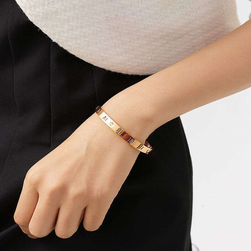 Fashionable And Elegant Hollow Roman Numeral Titanium Steel Bracelet For Women, Niche Light Luxury High-End Diamond-Encrusted Jewelry Wholesale