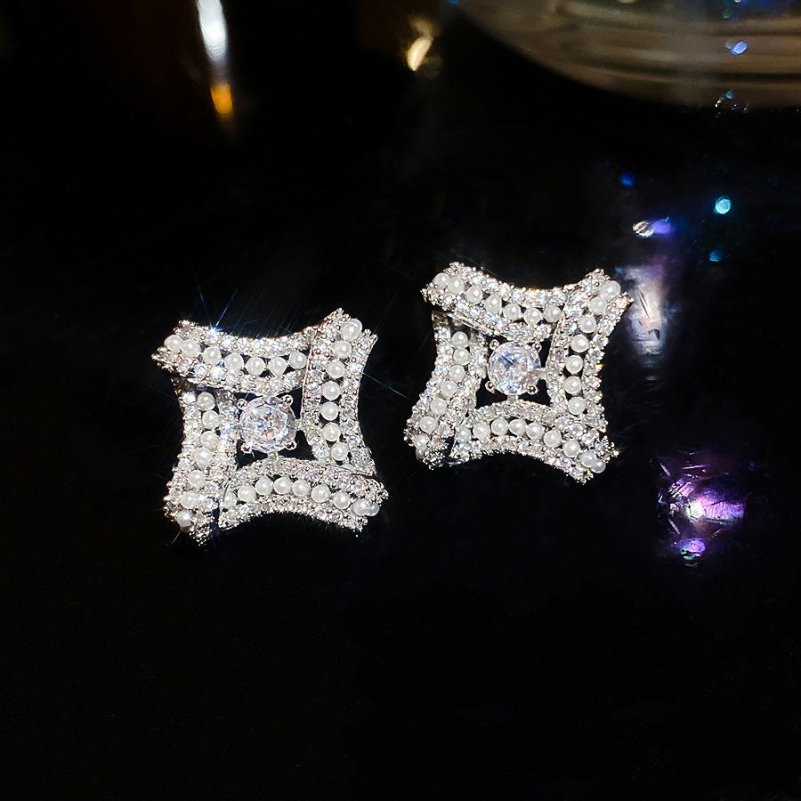 18K real gold plated silver needle zircon diamond-shaped pearl earrings, French light luxury style earrings for daily commuting - view 5