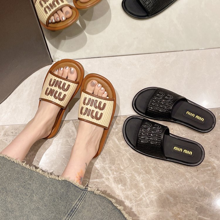 2026 letter drag summer beach sandals French retro exterior sandals for women wearing cool slippers