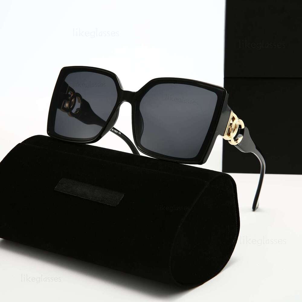 2026 Designer Sunglasses for Women Oversized Square Acetate Tortoise Shell Frame UV400 Polarized Purple Gradient Lens Metal Link Accent Luxury Eyewear with box