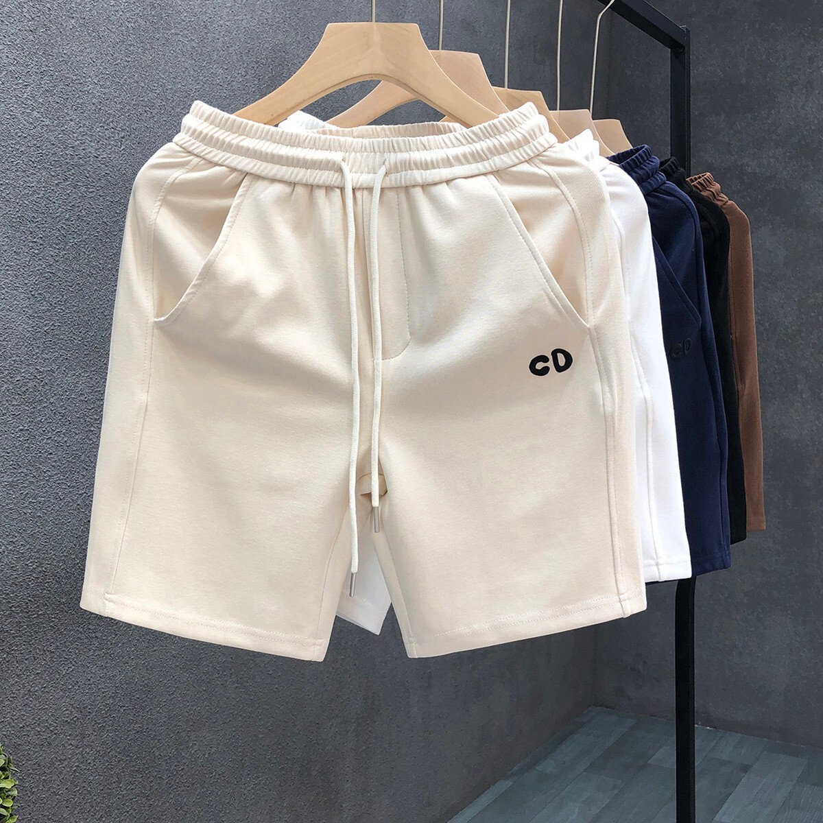 2026 Designer's New Men's Luxury Trendy Apricot Shorts Men's Summer Trendy Brand Five Quarter Pants Summer Sports And Leisure Beach Pan