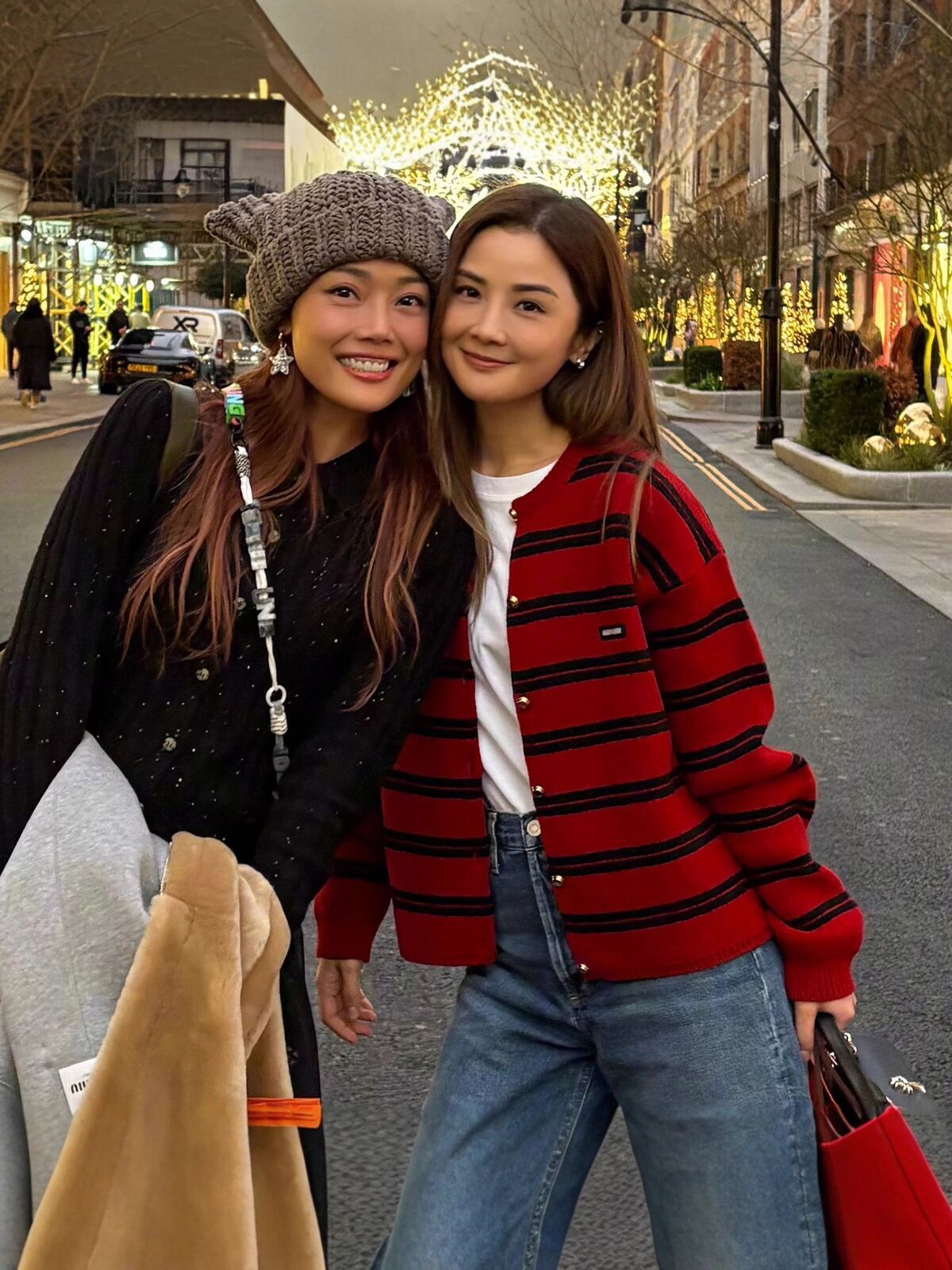 Nanyou High-End Quality Celebrity Inspired Women Wool Knit Cardigan M Letter Jacquard Red Black Striped Sweater Coat with Gold Button Decor Luxury War