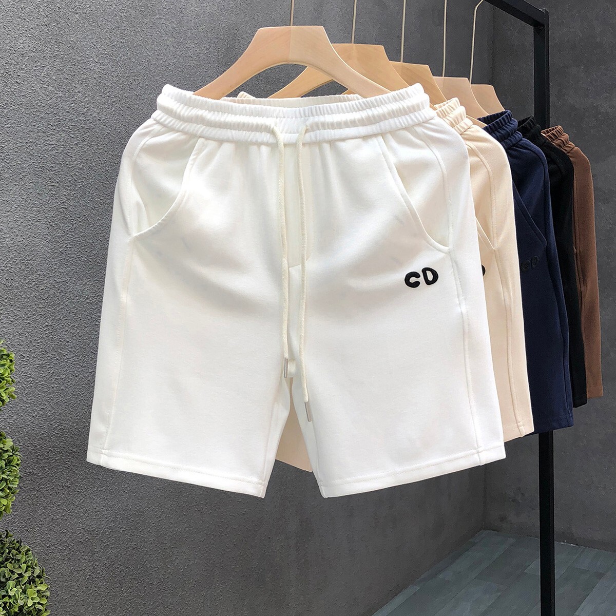 2026 Designer's New Men's Luxury Trendy Apricot Shorts Men's Summer Trendy Brand Five Quarter Pants Summer Sports And Leisure Beach Pan