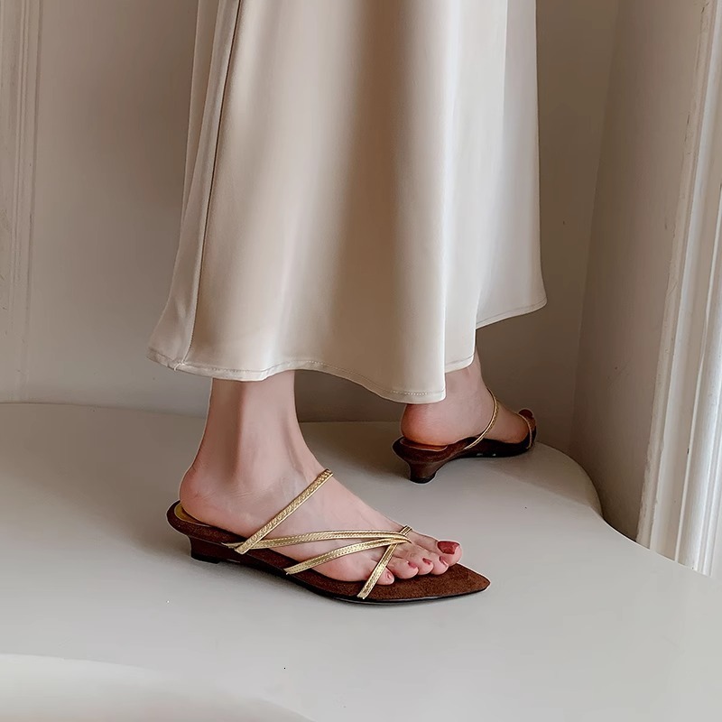 French Vacation Roman Style Two-Way One-Strap Pointed Toe Gold Thin Strap Wedge Shoes Women Outdoor Summer Sandals