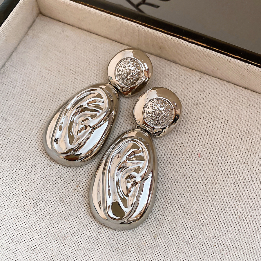 European American niche style, unique and exaggerated surrealism, asymmetrical earrings, light luxury, fashionable, high-end earrings for women - view 6
