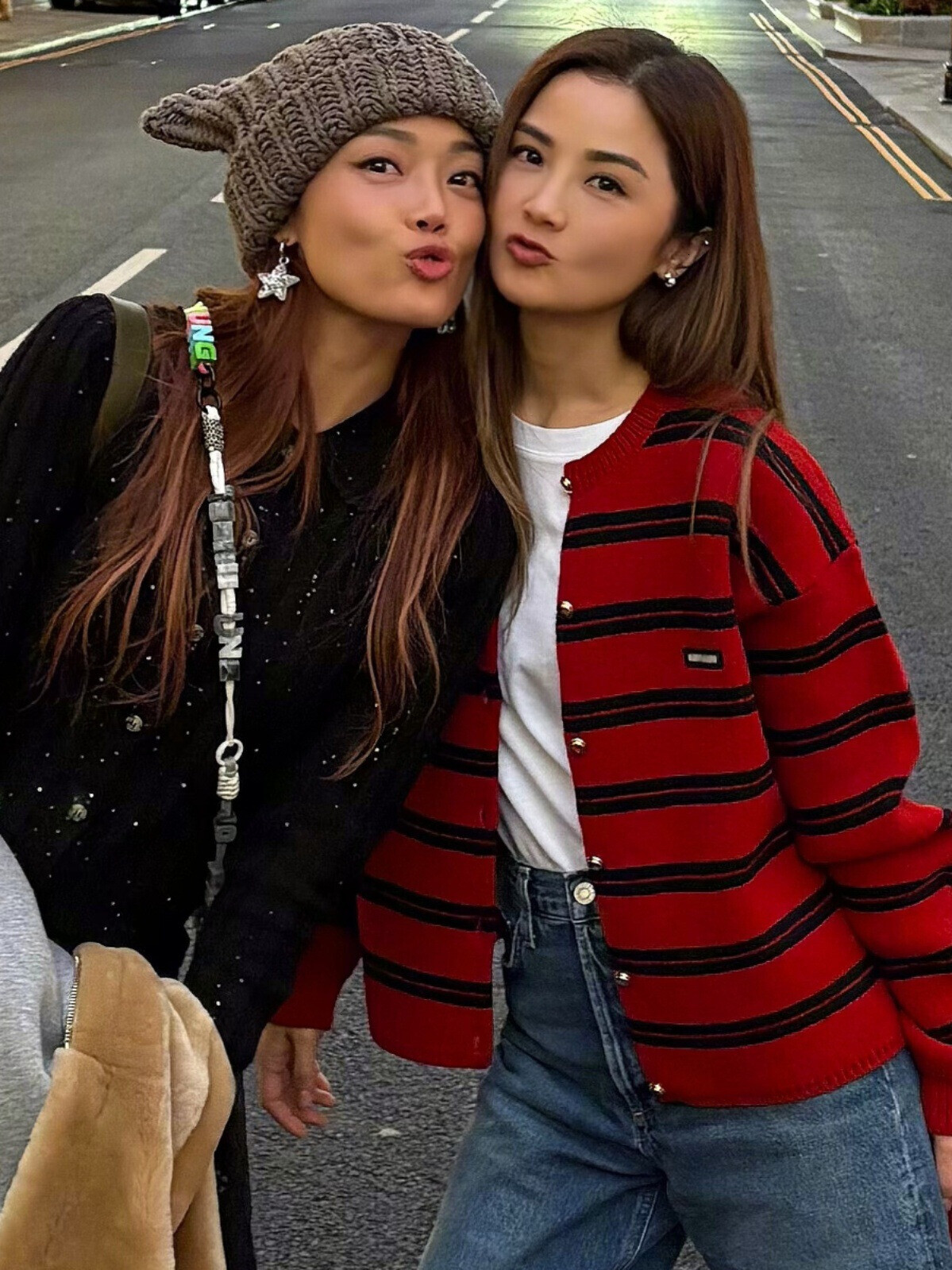 Nanyou High-End Quality Celebrity Inspired Women Wool Knit Cardigan M Letter Jacquard Red Black Striped Sweater Coat with Gold Button Decor Luxury War