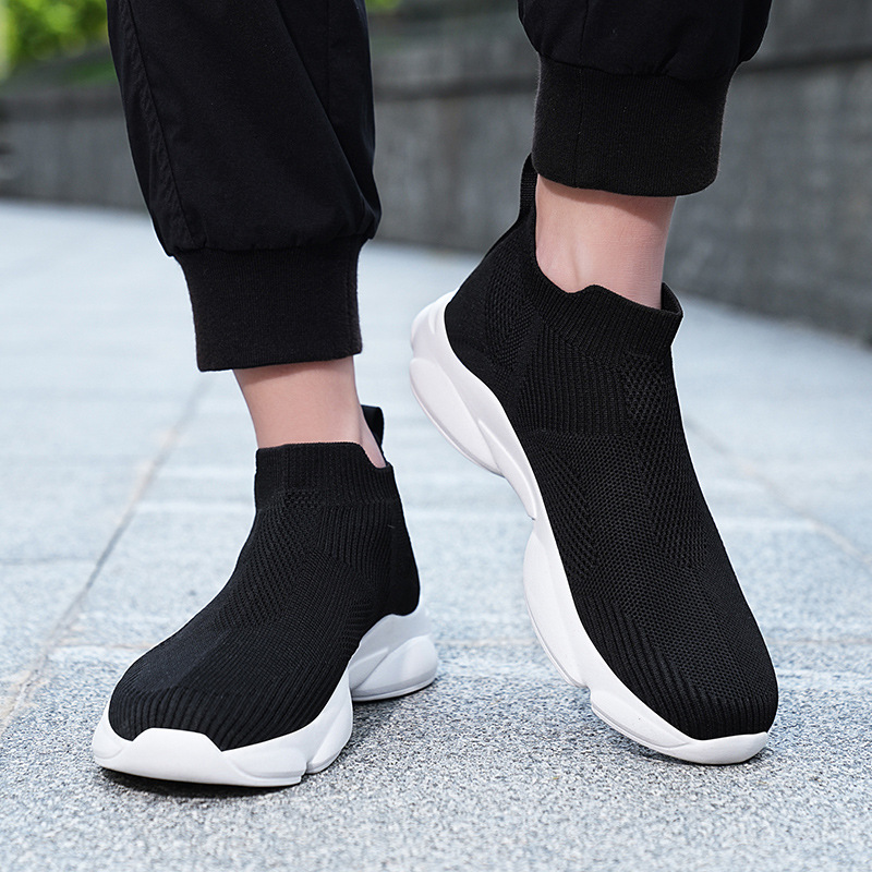 Free shipping Men comfortable and trendy soft soled sports and leisure shoes men thick soled height Cushioned black white