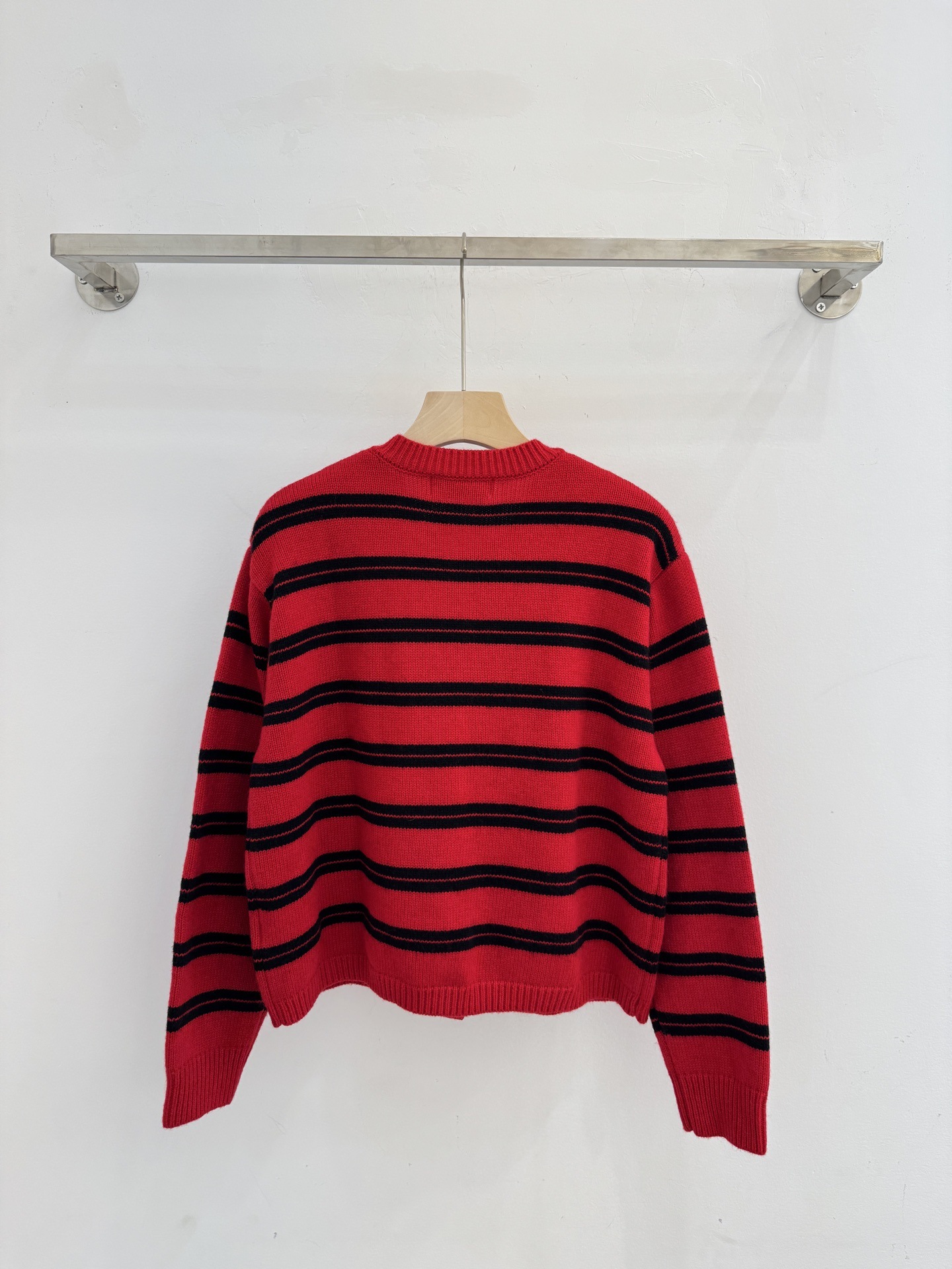 Nanyou High-End Quality Celebrity Inspired Women Wool Knit Cardigan M Letter Jacquard Red Black Striped Sweater Coat with Gold Button Decor Luxury War