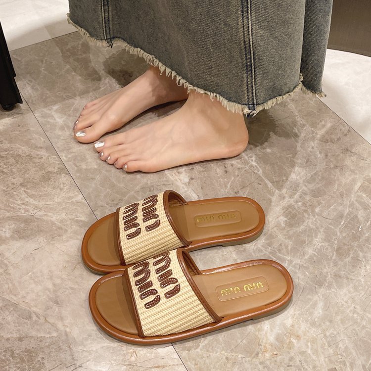2026 letter drag summer beach sandals French retro exterior sandals for women wearing cool slippers