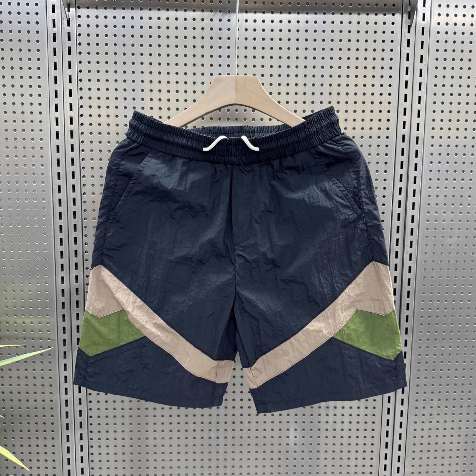 Designer Luxury Summer Trendy Color-block Casual Shorts For Men, Thin Quick-dry Sports Five-point Shorts, Fashionable Versatile Straight Beach Shorts