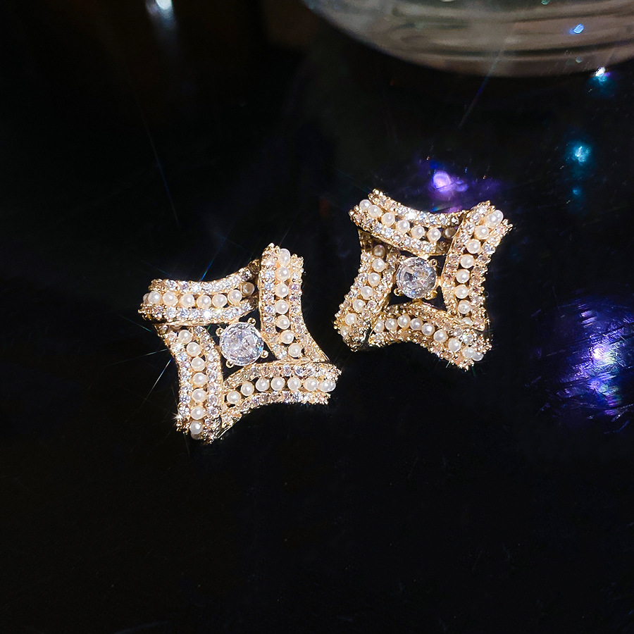18K real gold plated silver needle zircon diamond-shaped pearl earrings, French light luxury style earrings for daily commuting - view 7