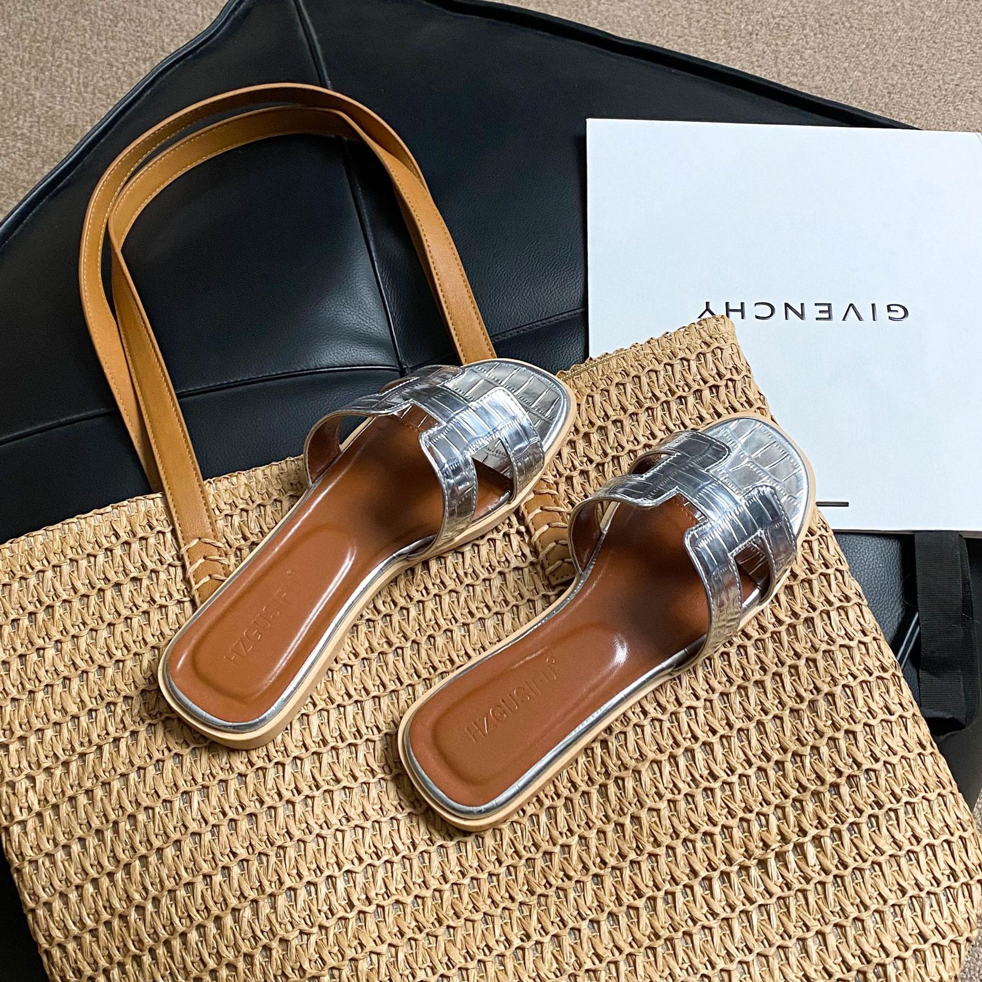 HZGUSIFU Free shipping 2026 hot luxury Summer Casual Slippers Non-slip Soft Sole Indoor Outdoor Slides Indoor & Outdoor Beach