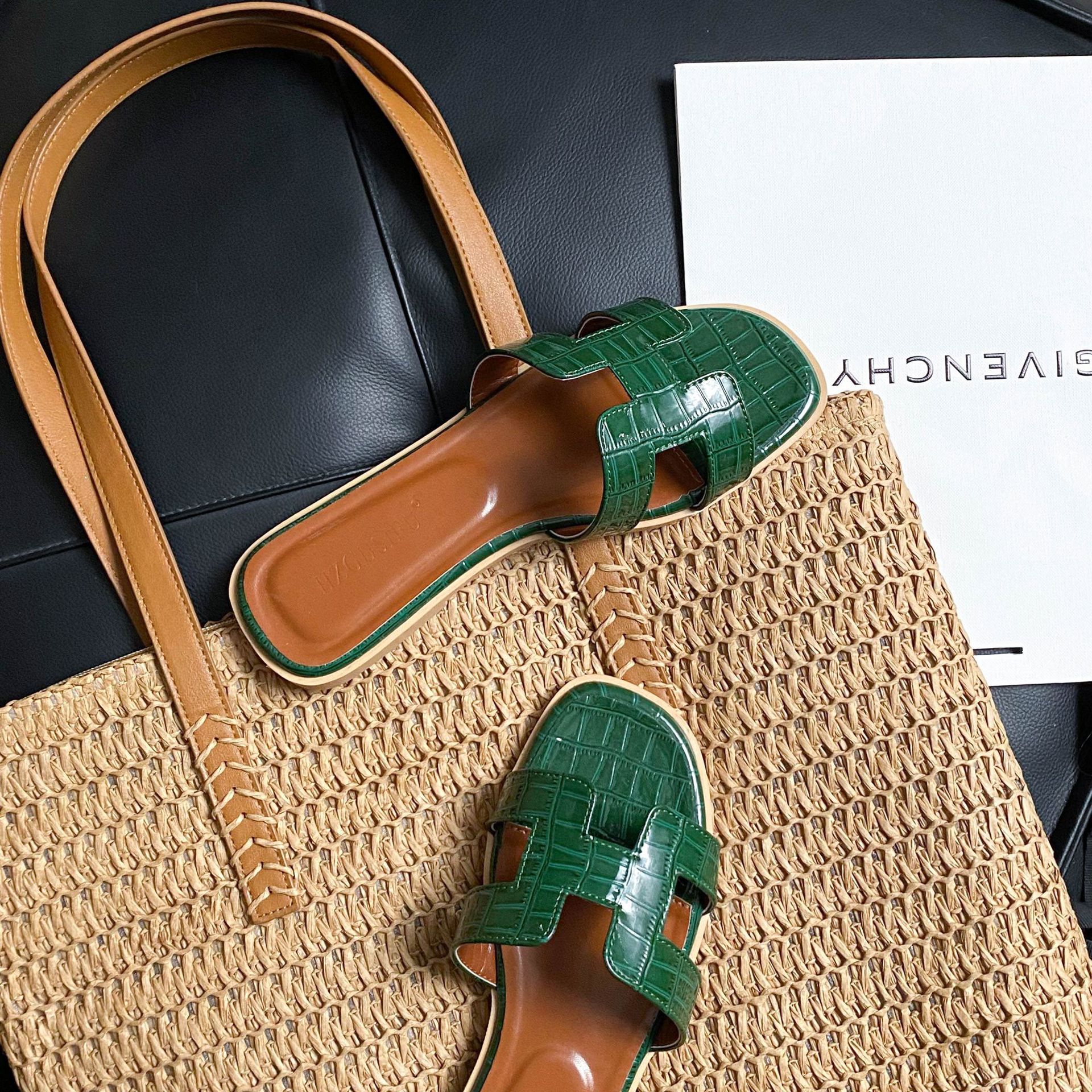 HZGUSIFU Free shipping 2026 hot luxury Summer Casual Slippers Non-slip Soft Sole Indoor Outdoor Slides Indoor & Outdoor Beach