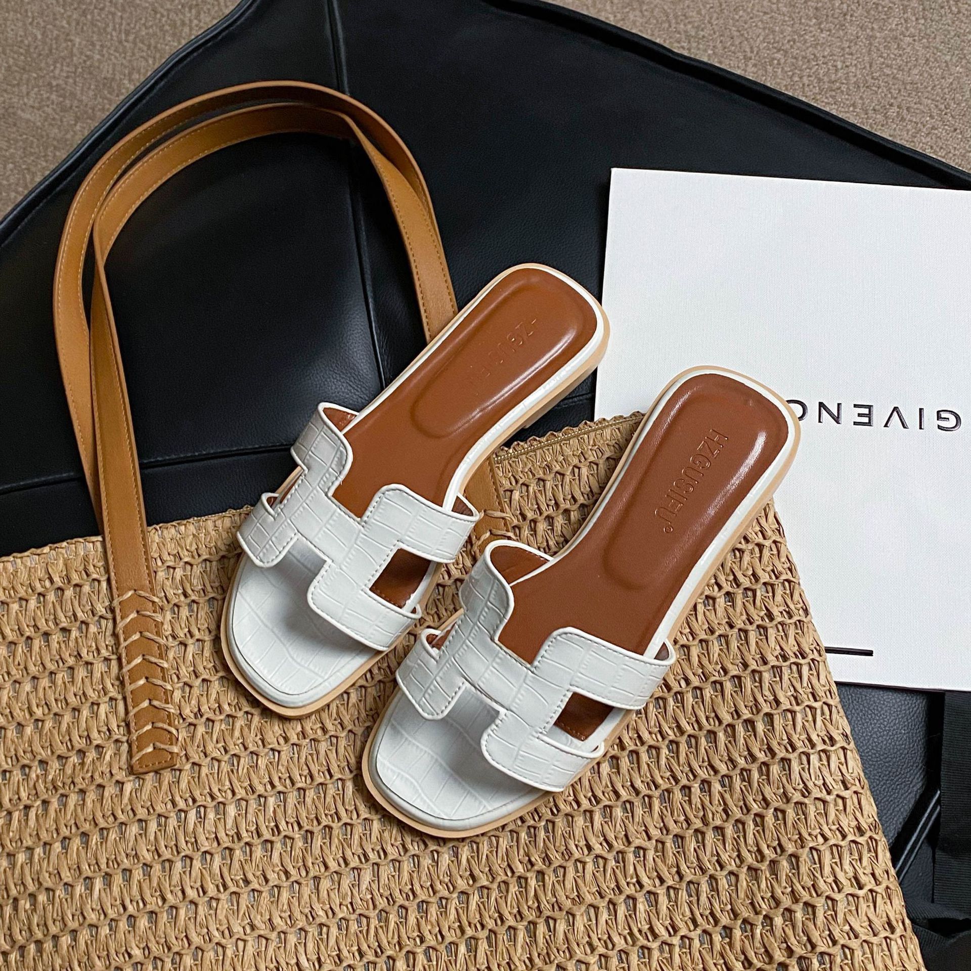 HZGUSIFU Free shipping 2026 hot luxury Summer Casual Slippers Non-slip Soft Sole Indoor Outdoor Slides Indoor & Outdoor Beach