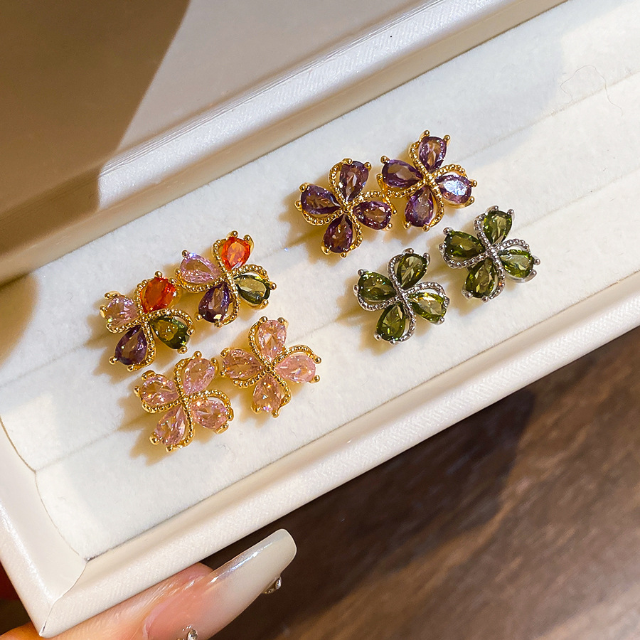 Cross-border floral heart-shaped earrings with zircon inlay, simple and luxurious fashion earrings, direct from the manufacturer - view 3