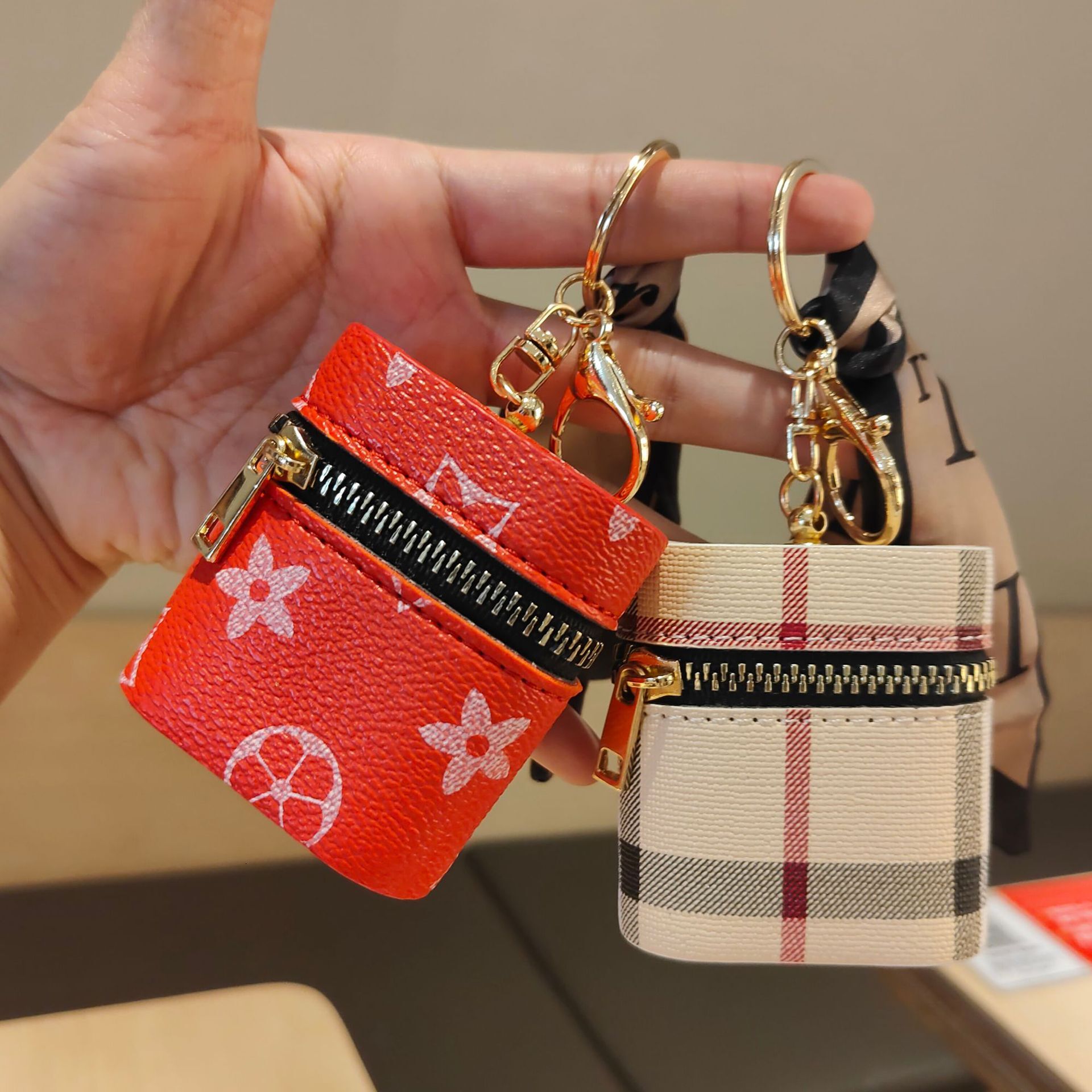 E-commerce Live Streaming Benefits Coin Purse Keychain Mini Portable Earphone Case Storage Wireless Earphone Protective Cover Cute