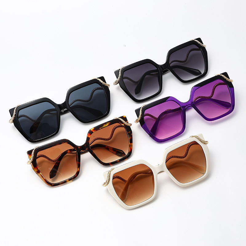 2026 New Designer Retro Square Sunglasses Suitable For Both Men And Women, Metal Snake Shaped Glasses Legs, Large Frame Color Blocked Sunglasses