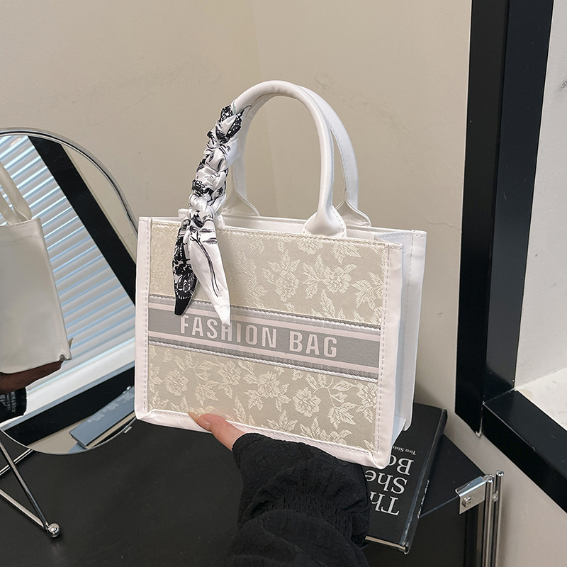 Elegant Embroidered Women's Handbag 2026 New Model Large Capacity Simple Shoulder Niche Trend Versatile Tote Bag