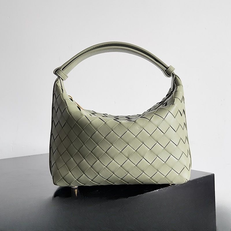 Top tier Handcrafted Designer Tote Bag Luxurious Shoulder Crossbody Bag with Ample Storage Perfect for the Workplace