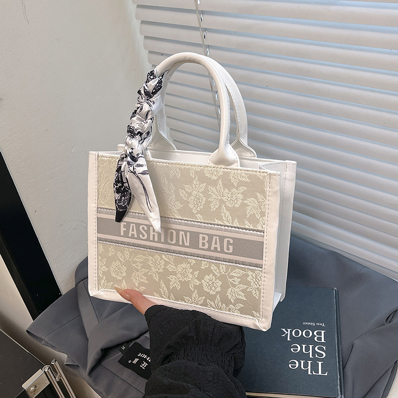 Elegant Embroidered Women's Handbag 2026 New Model Large Capacity Simple Shoulder Niche Trend Versatile Tote Bag