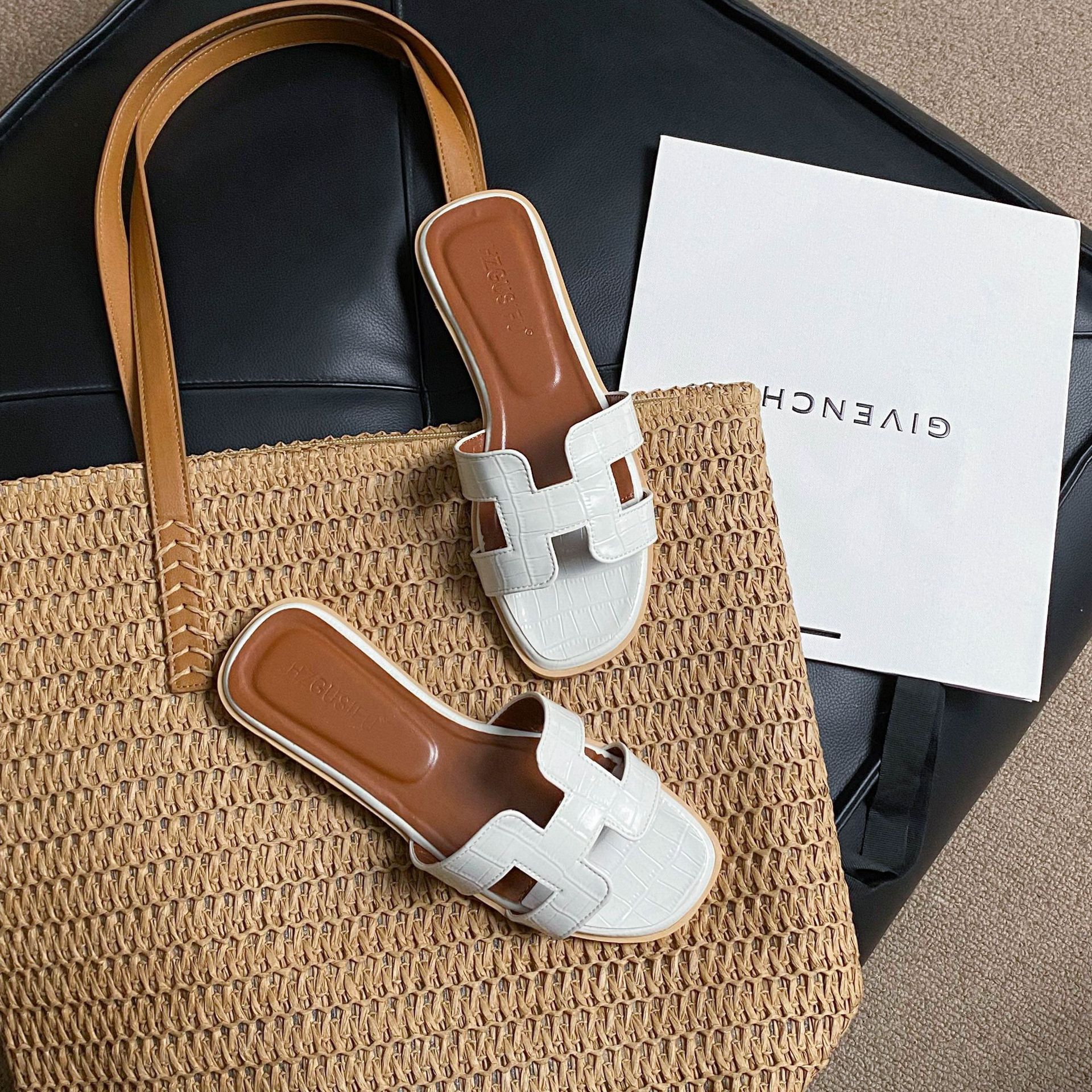 HZGUSIFU Free shipping 2026 hot luxury Summer Casual Slippers Non-slip Soft Sole Indoor Outdoor Slides Indoor & Outdoor Beach