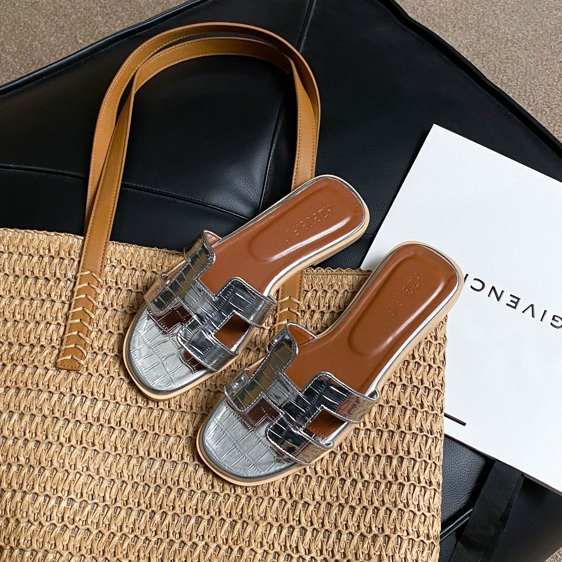 HZGUSIFU Free shipping 2026 new luxury Summer Casual Slippers Non-slip Soft Sole Indoor Outdoor Slides Indoor & Outdoor Beach