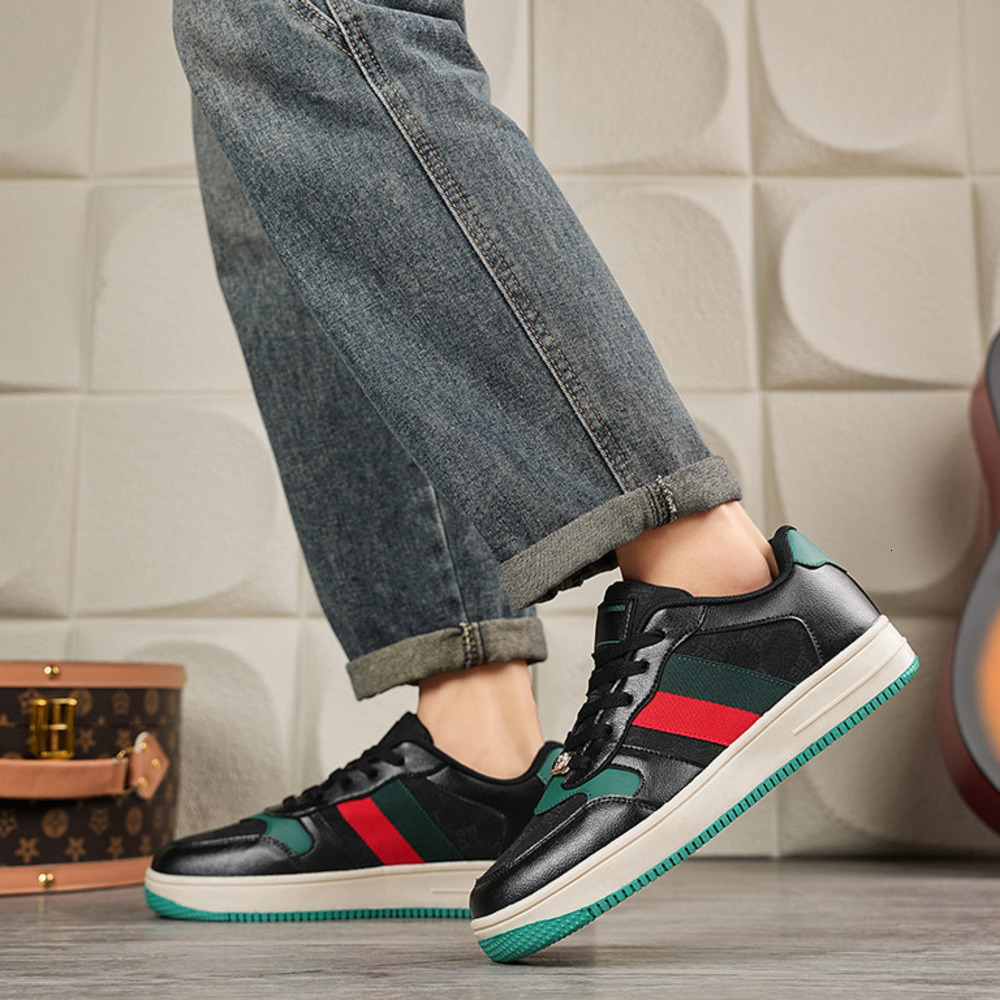 Men's Khaki Platform Sneakers Retro Lace-up Casual Shoes Couple Style Retro Versatile Street Trend Shoes Ultra-Light Slim Leather Rubber Sole Sne