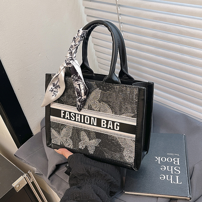 Elegant Embroidered Women's Handbag 2026 New Model Large Capacity Simple Shoulder Niche Trend Versatile Tote Bag