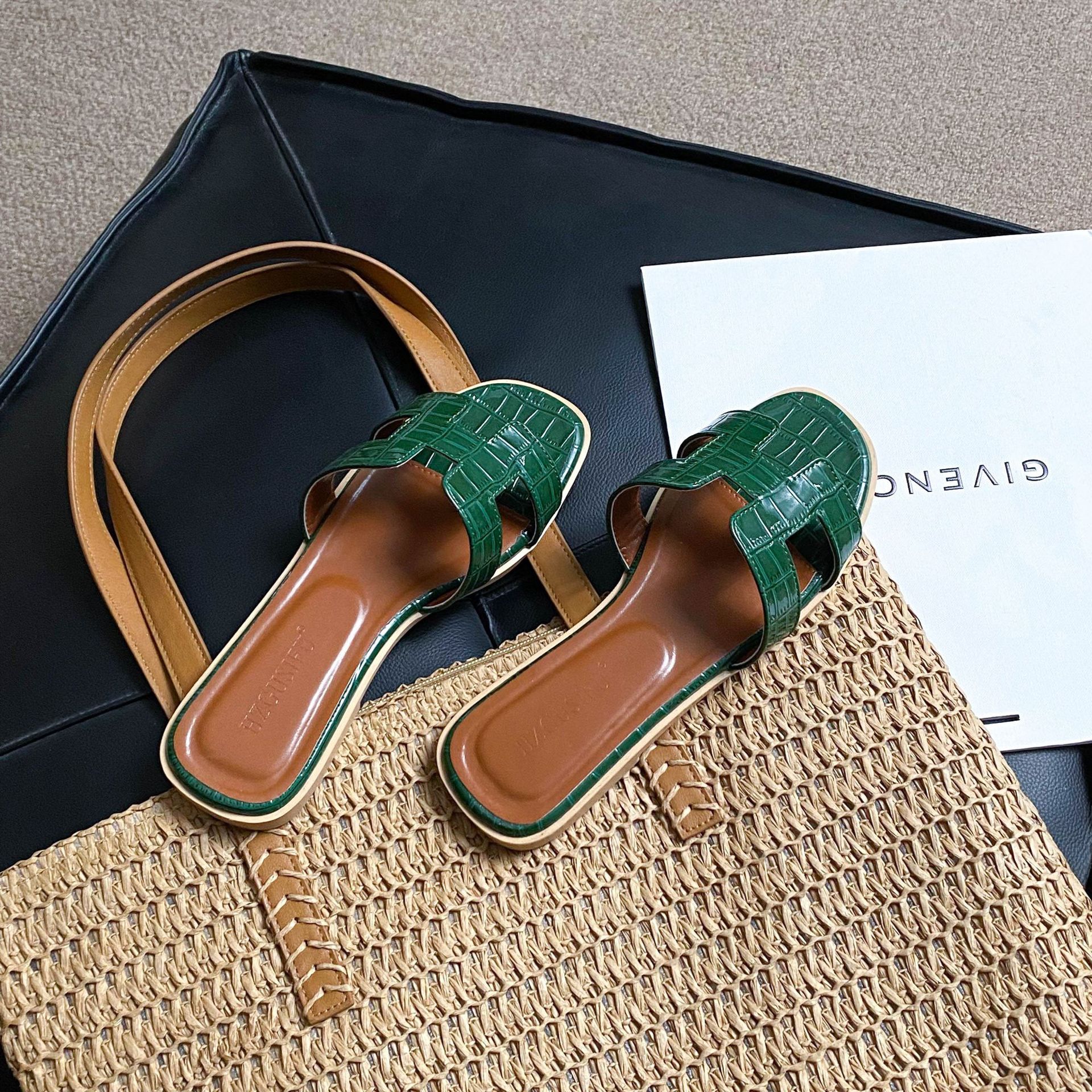 HZGUSIFU Free shipping 2026 hot luxury Summer Casual Slippers Non-slip Soft Sole Indoor Outdoor Slides Indoor & Outdoor Beach