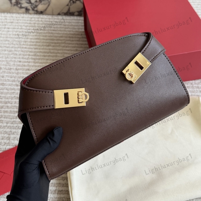 Designer Small Trifolio Shoulder Bags HUG Handbag Gold Double G Buckle Underarm Bag Motorcycle Biker Bag Gancini Horseshoe Buckle Large Capacity Briefcase 260421