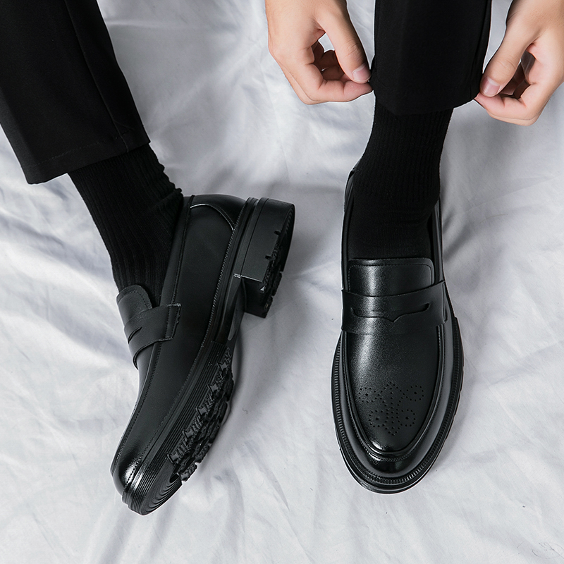 2026s Classic Fashion Trendy Leather Shoes for Men's Business and Leisure One Step Stepping Carved British Men's Shoes