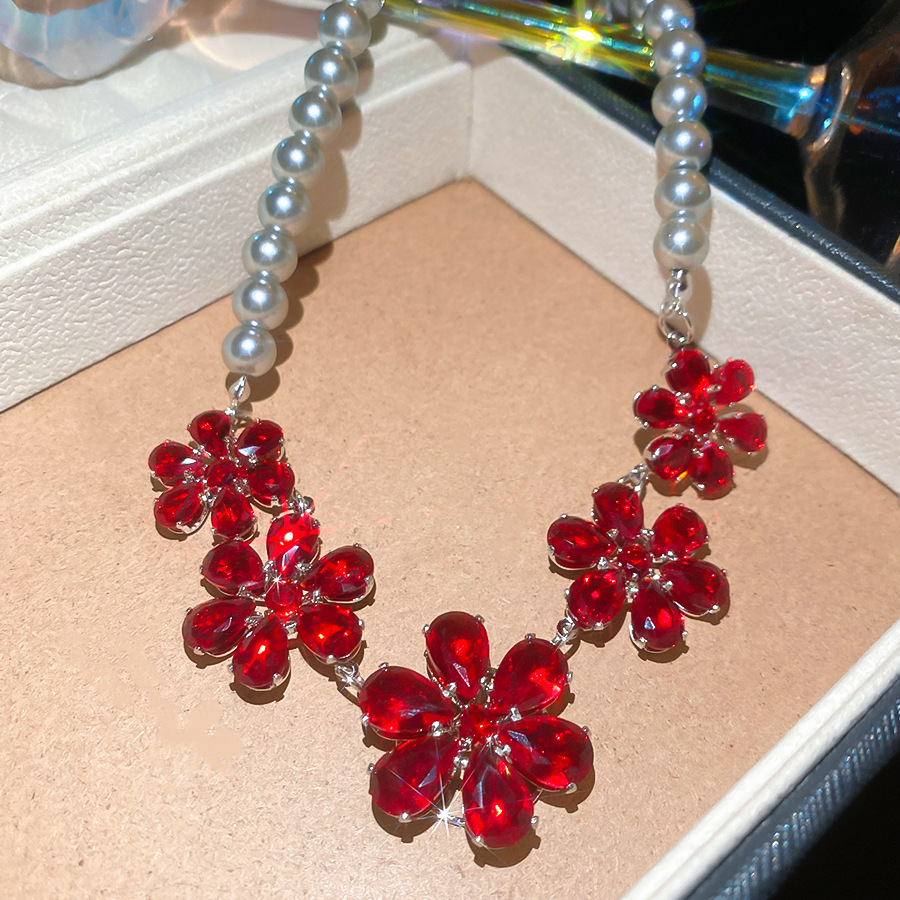 Elegant Red Rhinestone Flower Pearl Necklace for Ladies, French Fashion, High-End Niche Design, New Collarbone Chain - view 8