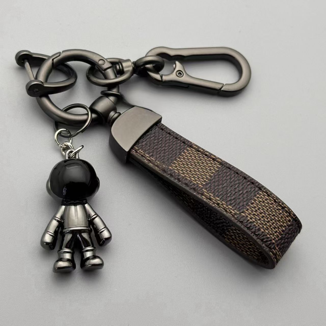 Astronaut keychain metal pendant for men, car keychain, keyring, personalized creative leather strap keychain - view 5